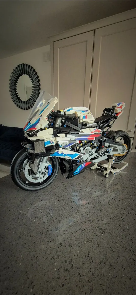 LEGO Technic 42130 BMW M 1000 RR - Image 1