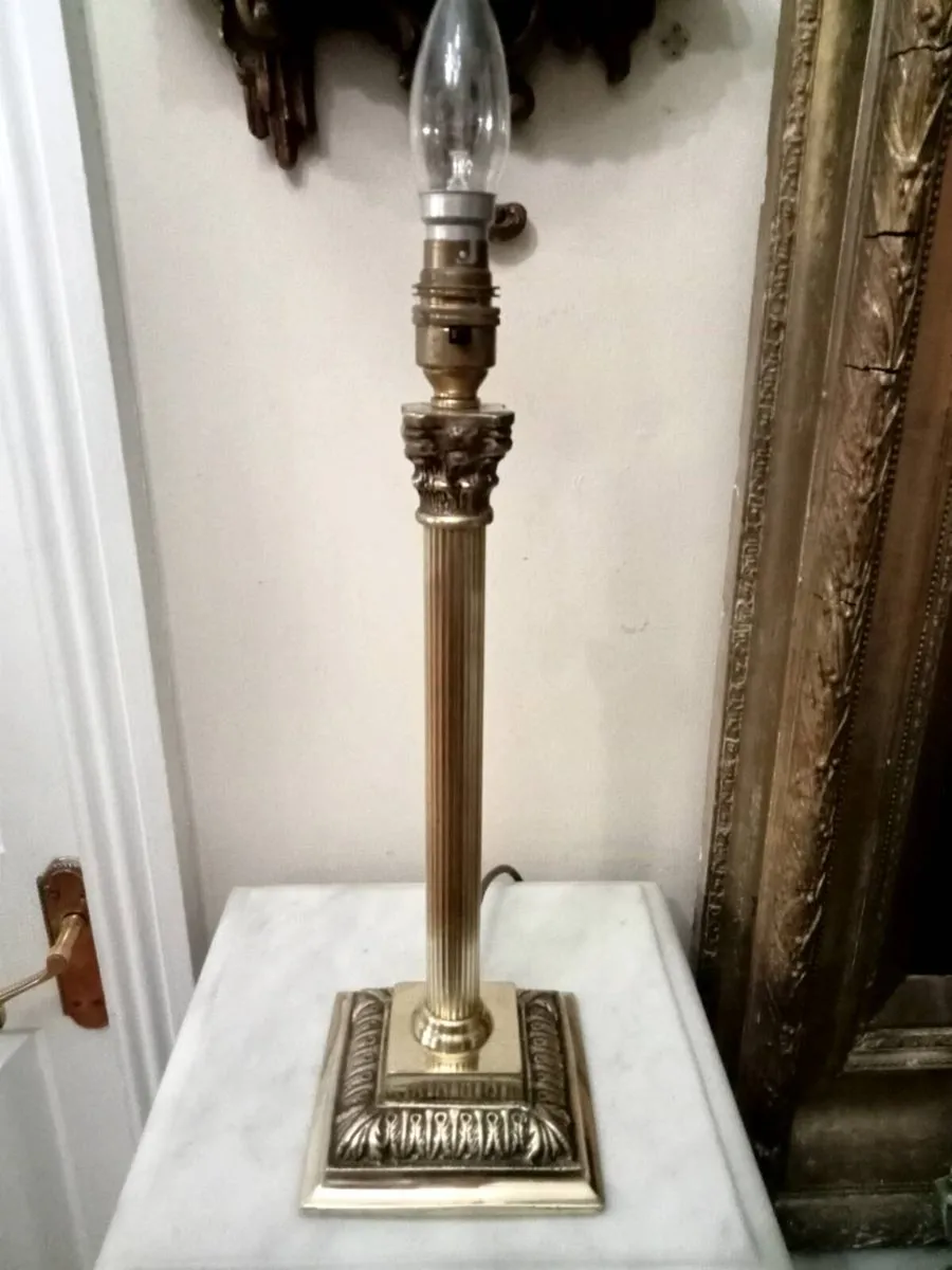 Vintage Corinthian brass lamp - Image 2
