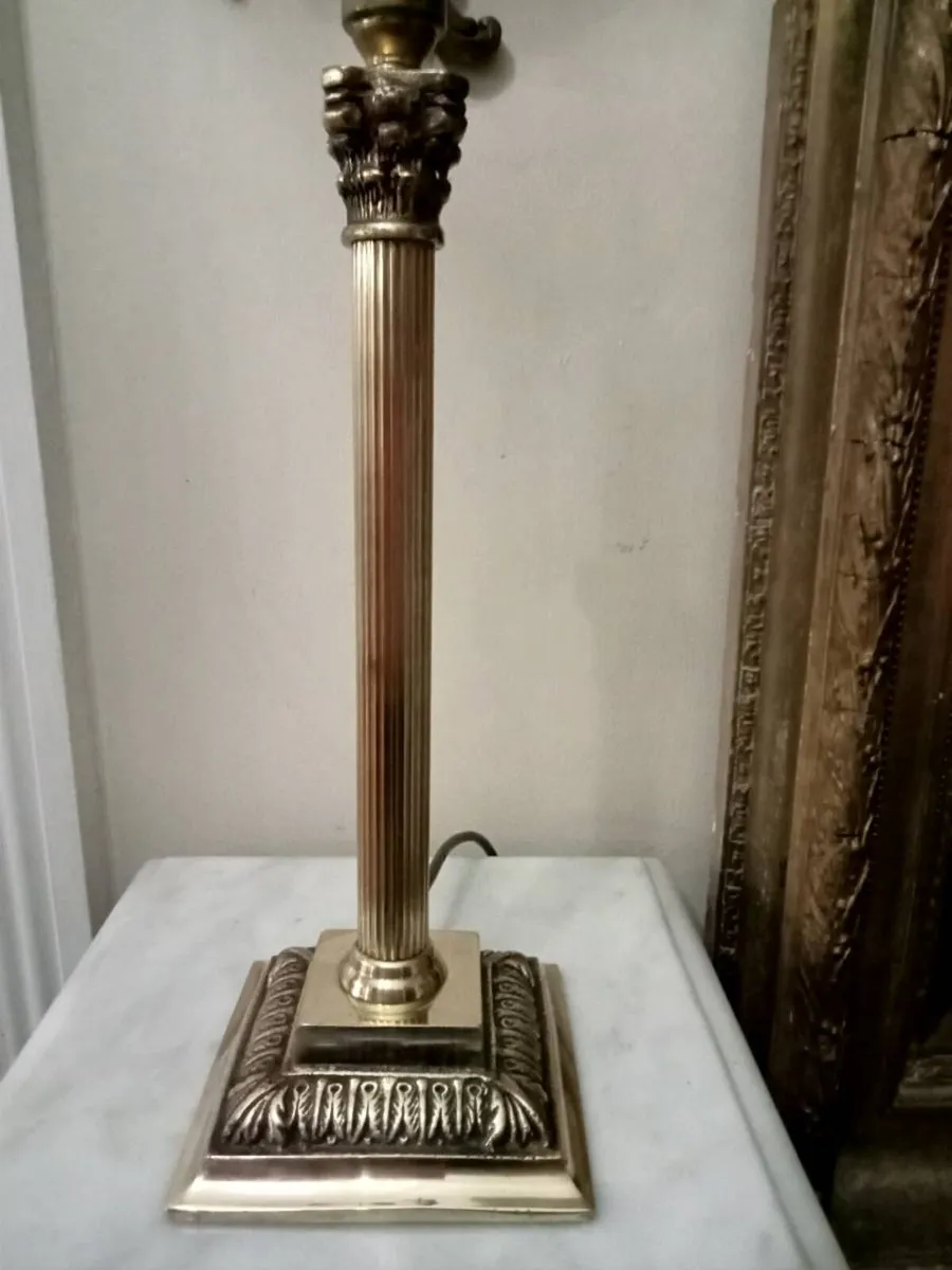 Vintage Corinthian brass lamp - Image 3