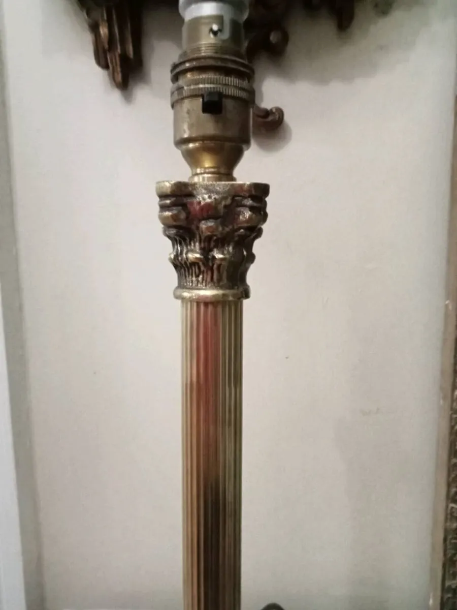 Vintage Corinthian brass lamp - Image 4