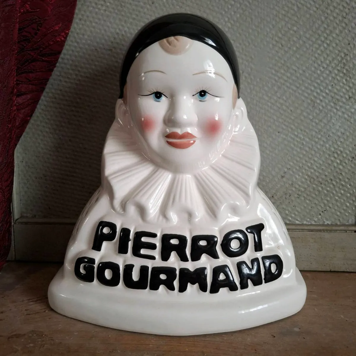 Pierrot Gourmand Lollipop Display - Image 1