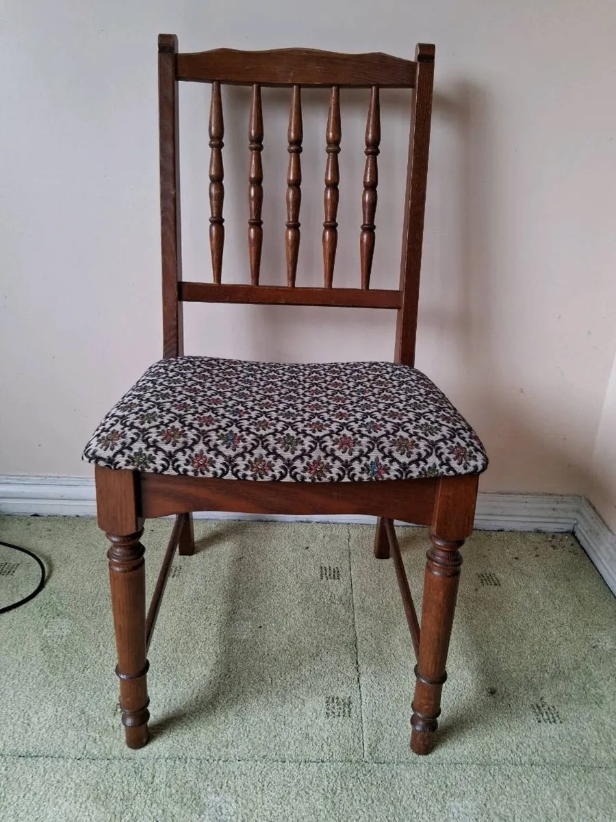 Dining table and 6 chairs - Image 4