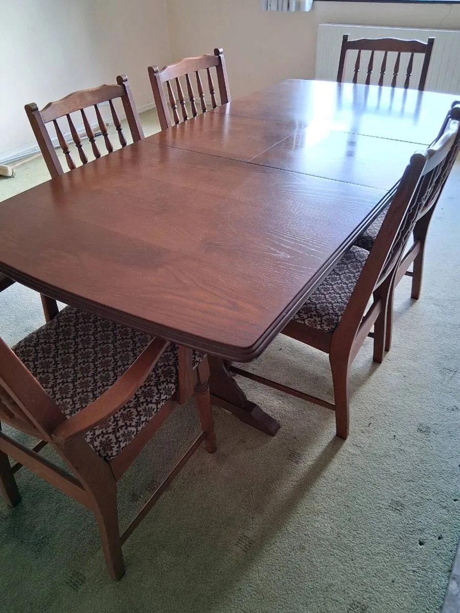 Dining table and 6 chairs - Image 1