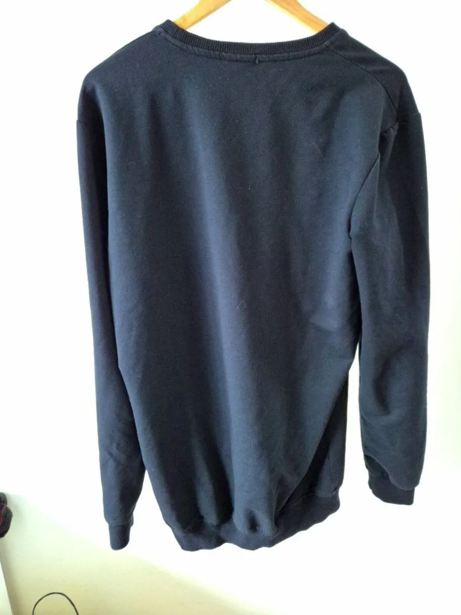 2 shirts/jumpers - Image 4