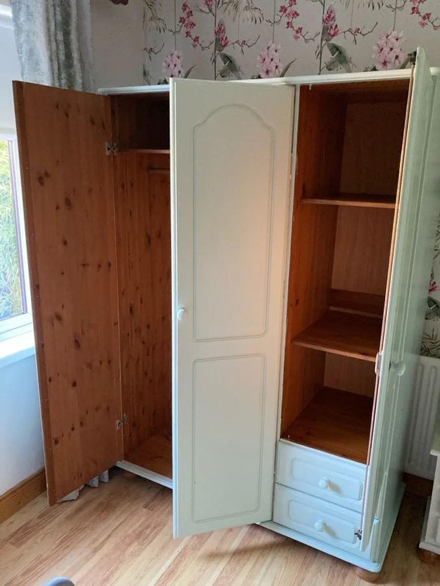 bedroom wardrobe - Image 1