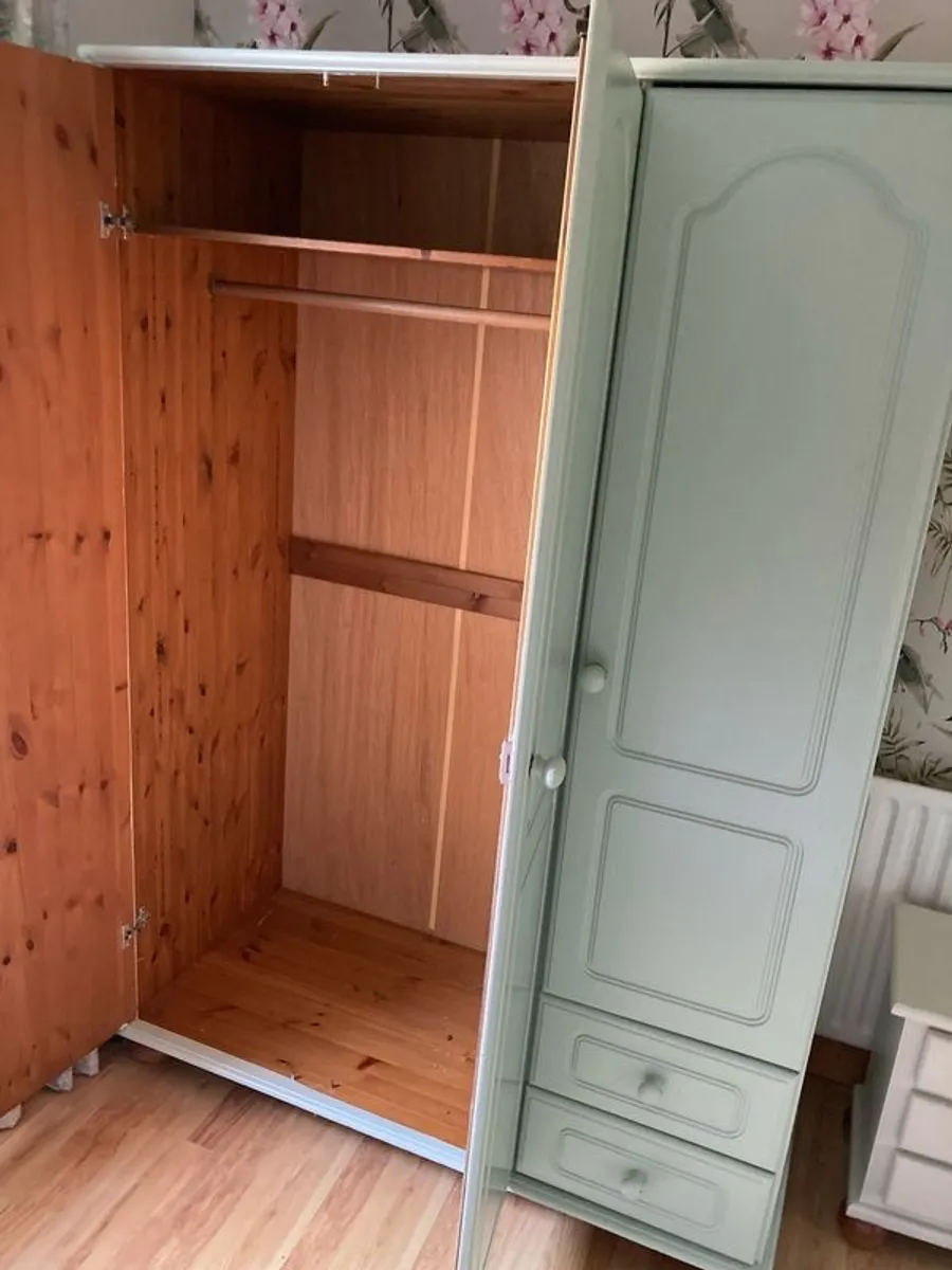 bedroom wardrobe - Image 2