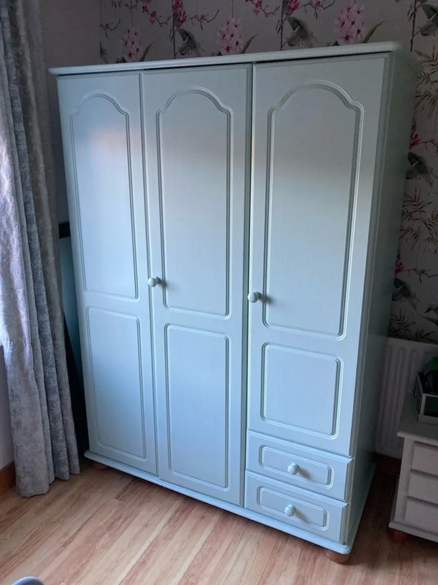 bedroom wardrobe - Image 3