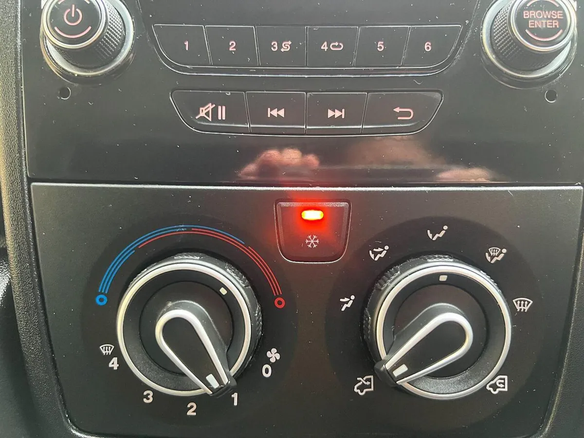 2022 Peugeot Boxer Luton Box Van - Image 3