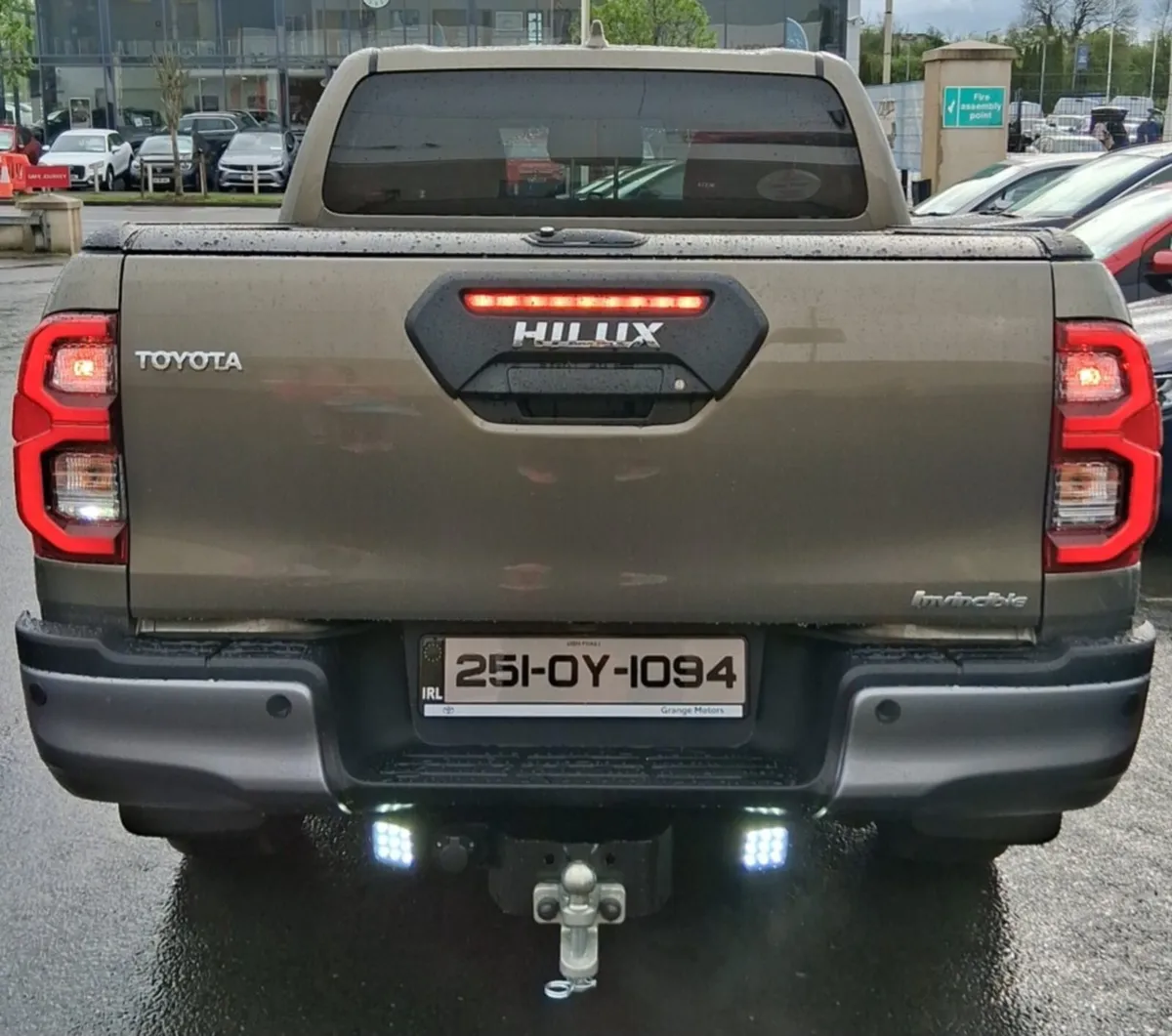 2025 Toyota Hilux Invinceble - Image 2