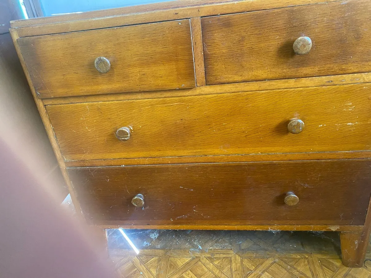 Chest of drawers