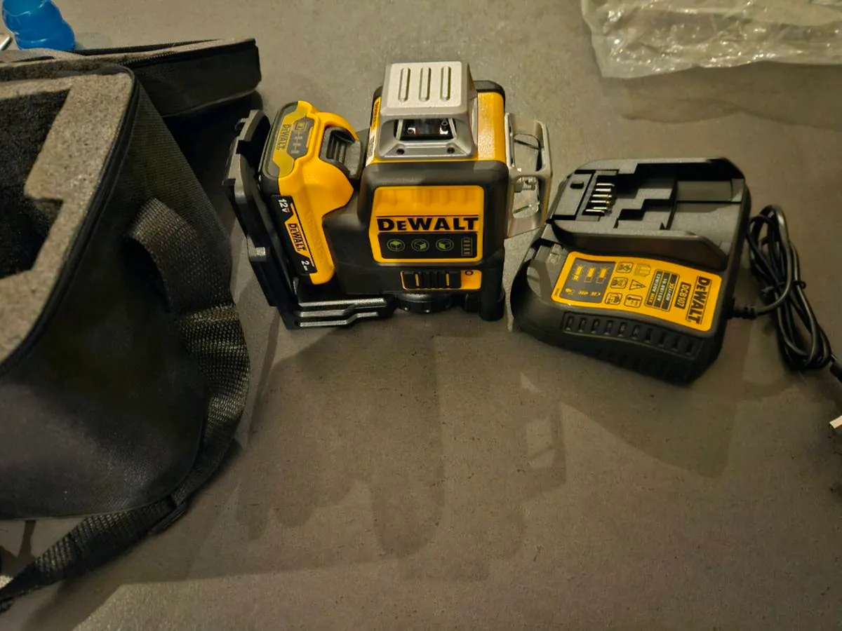 Dewalt 12v Lazer level - Image 1