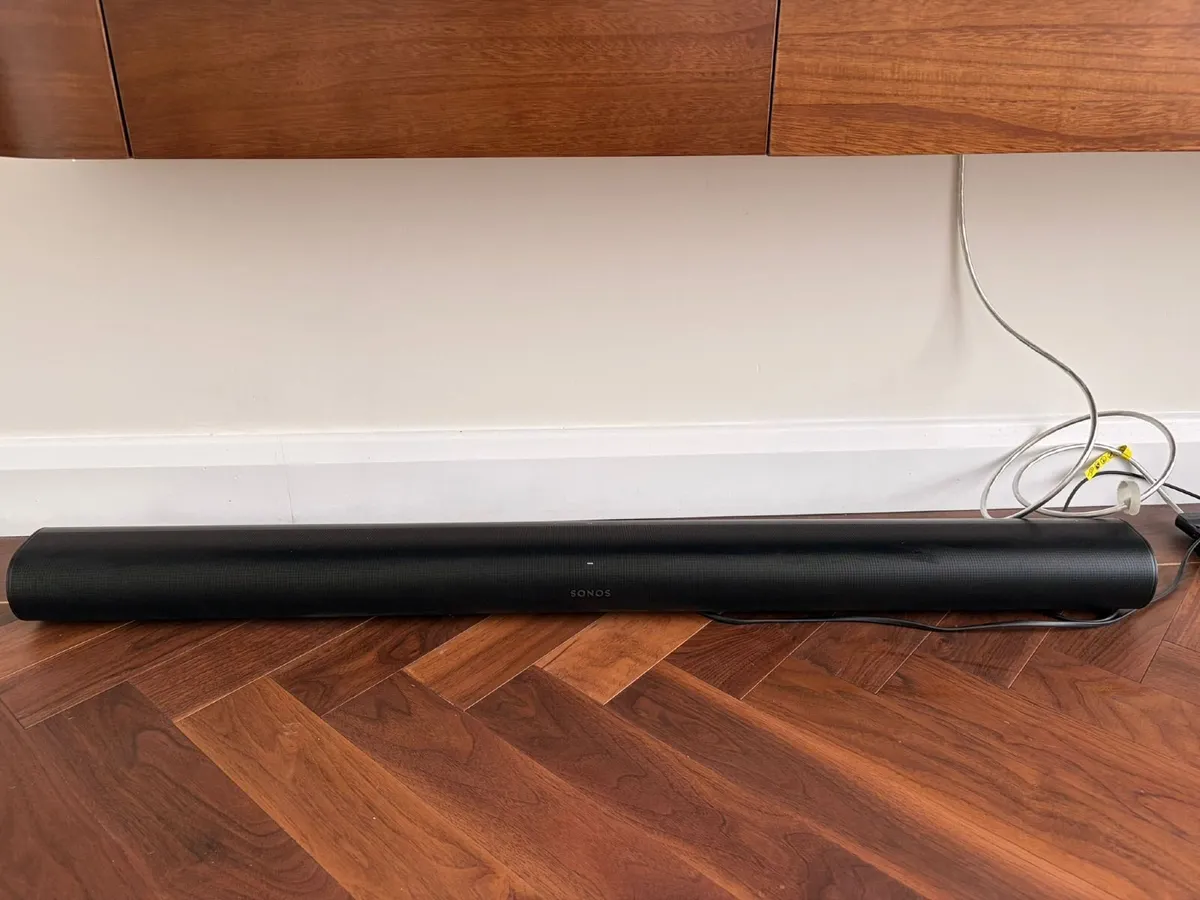 Sonos Arc with Wall mount - Image 1