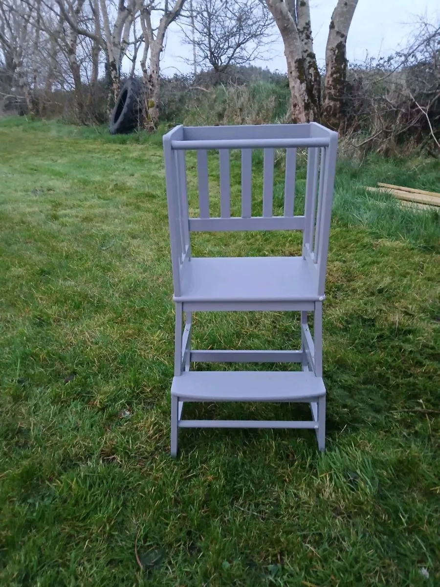 Toddlers standing tower for kitchen counter - Image 2