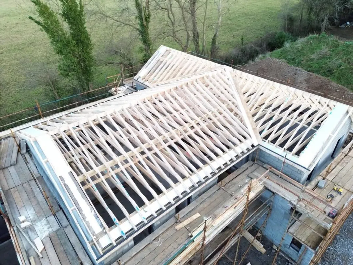 Scaffolding to cover 2500ft house with acrows - Image 3