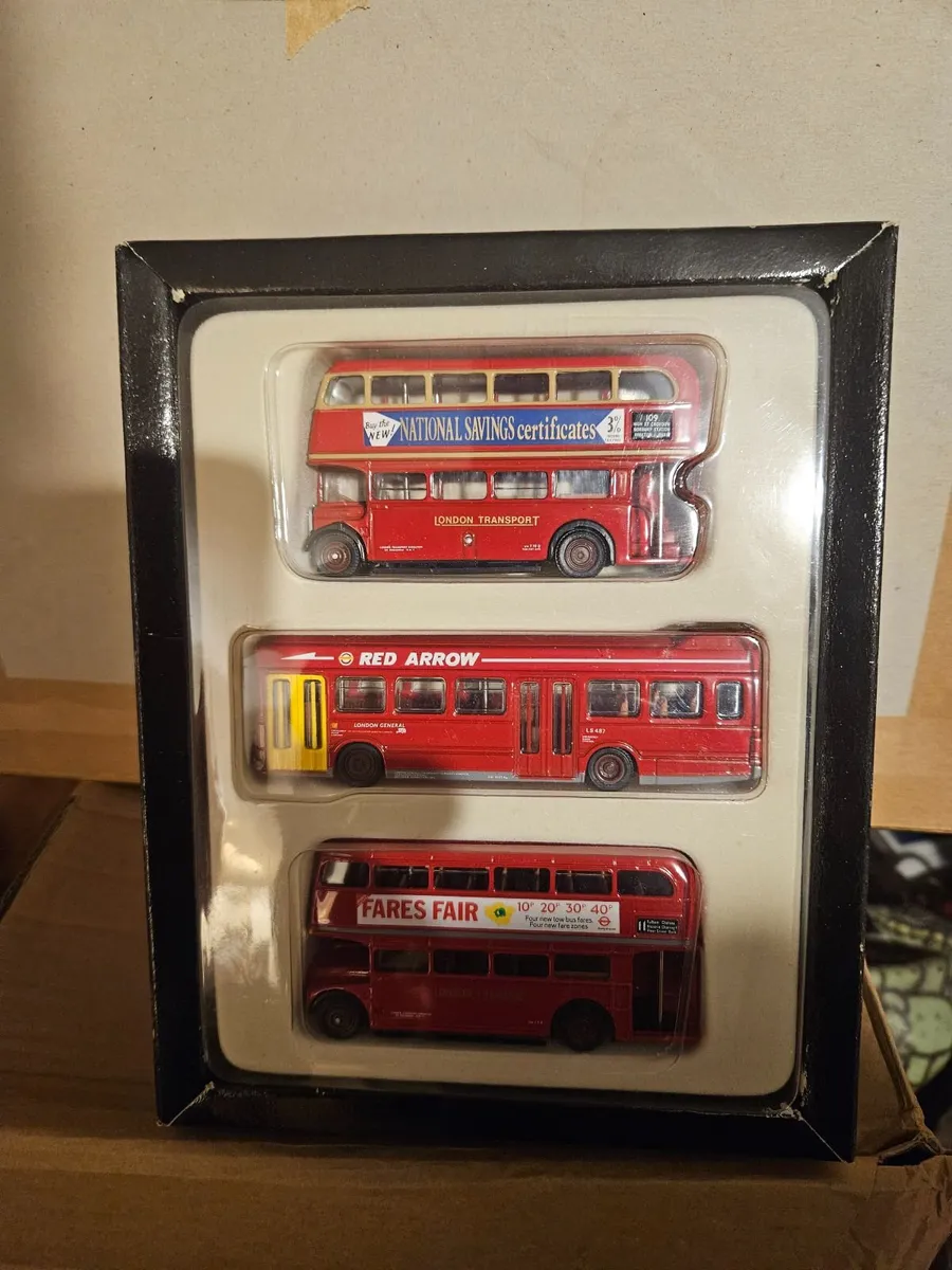 Corgi Bus Set - Image 1