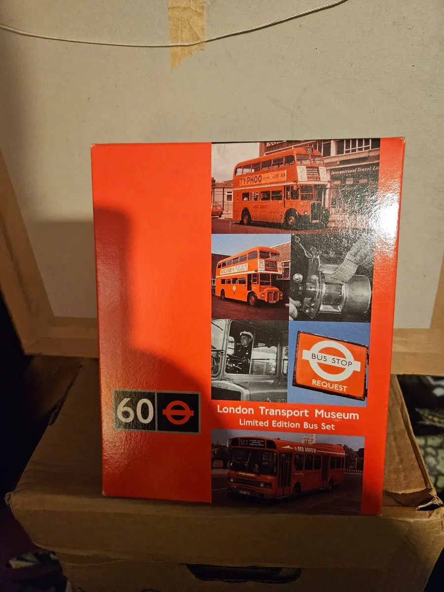 Corgi Bus Set - Image 2