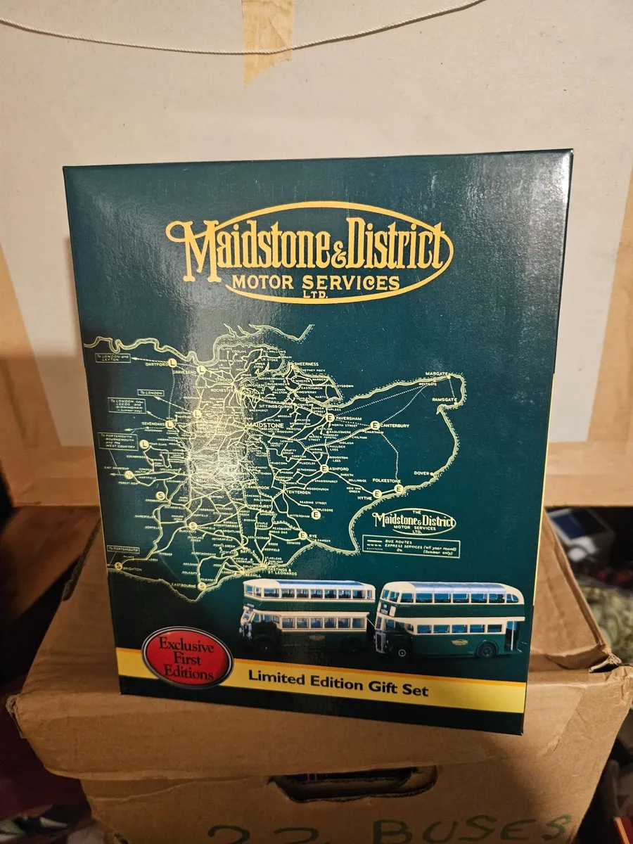 Corgi Bus Set - Image 2