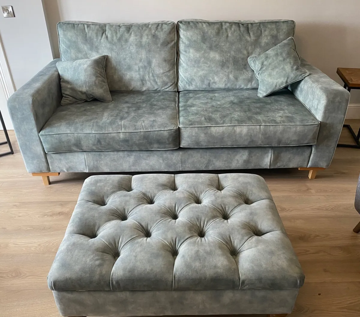 Fineline furniture couch and foot stool - Image 1