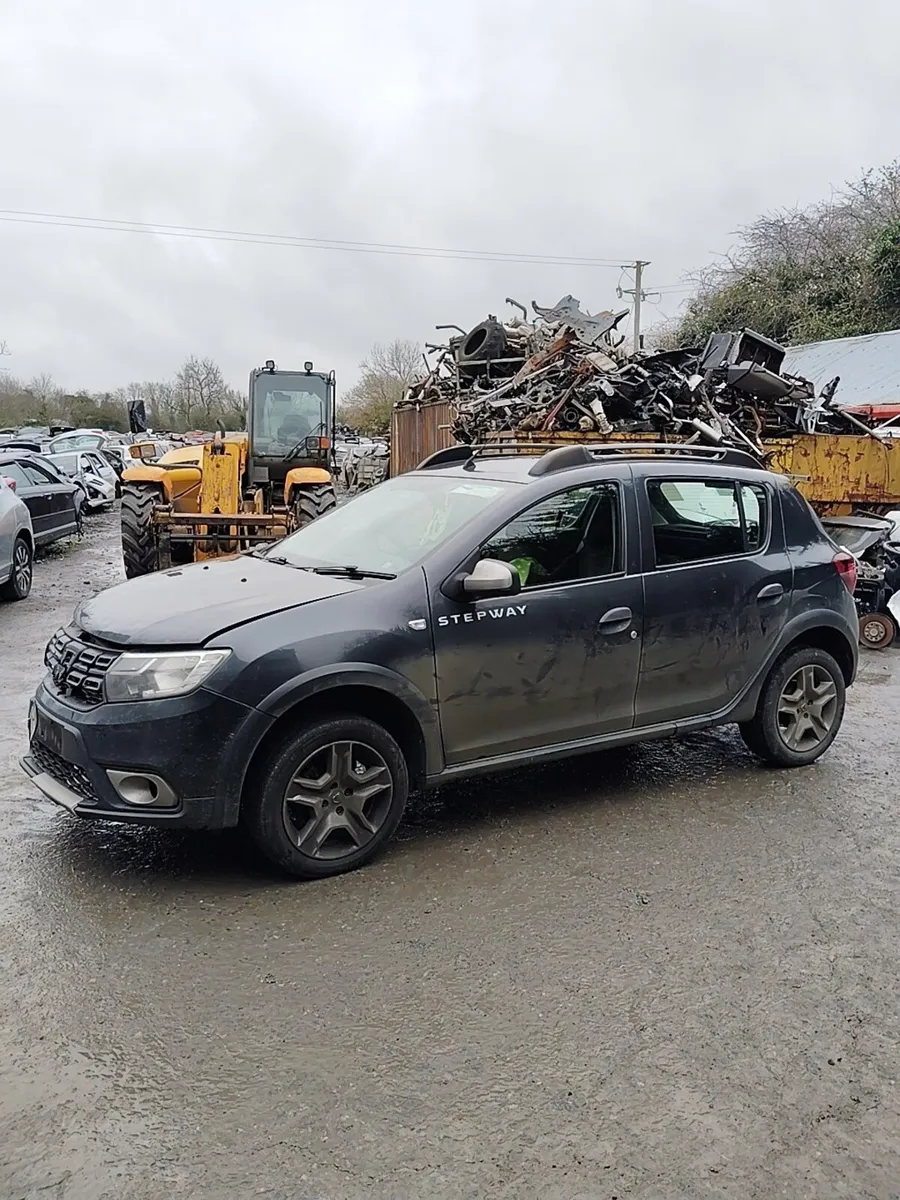 Breaking Dacia sandero stepway 2017 - Image 2