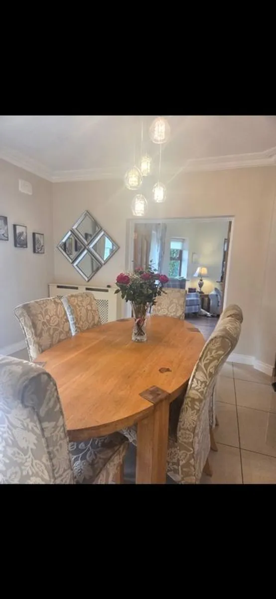 Oak dining table - Image 1