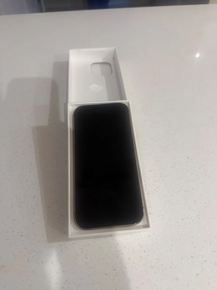 iPhone 16 Pro - Image 4