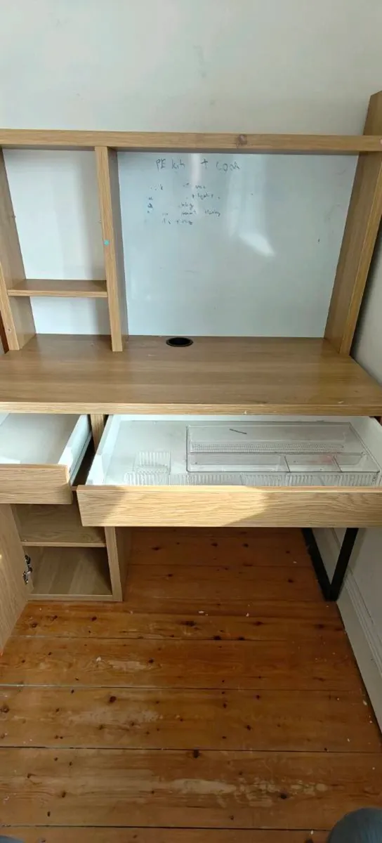 Kids homework desk - Image 1