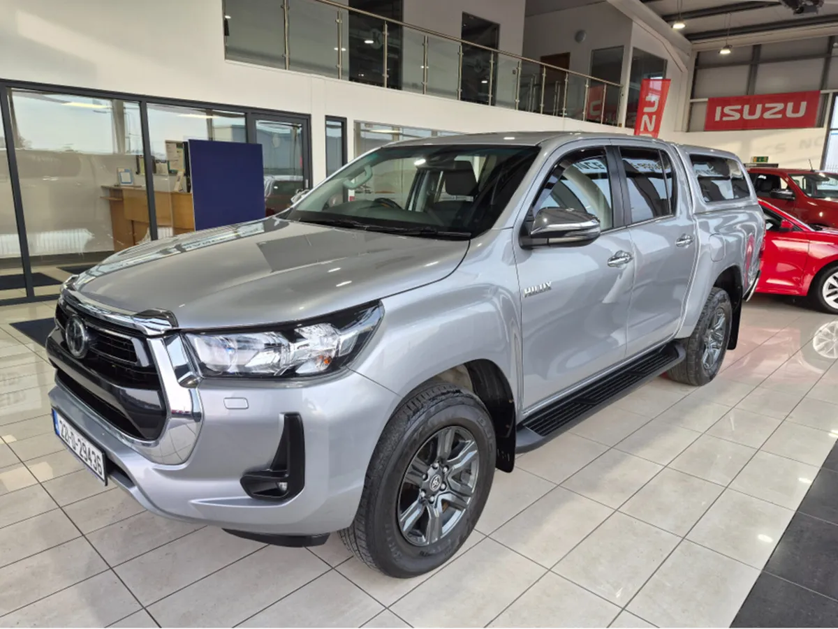 Toyota Hilux 2.4 SR5 DOUBLE CAB 4DR - Image 1