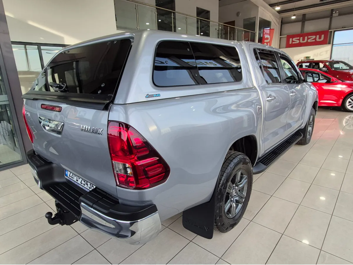 Toyota Hilux 2.4 SR5 DOUBLE CAB 4DR - Image 3