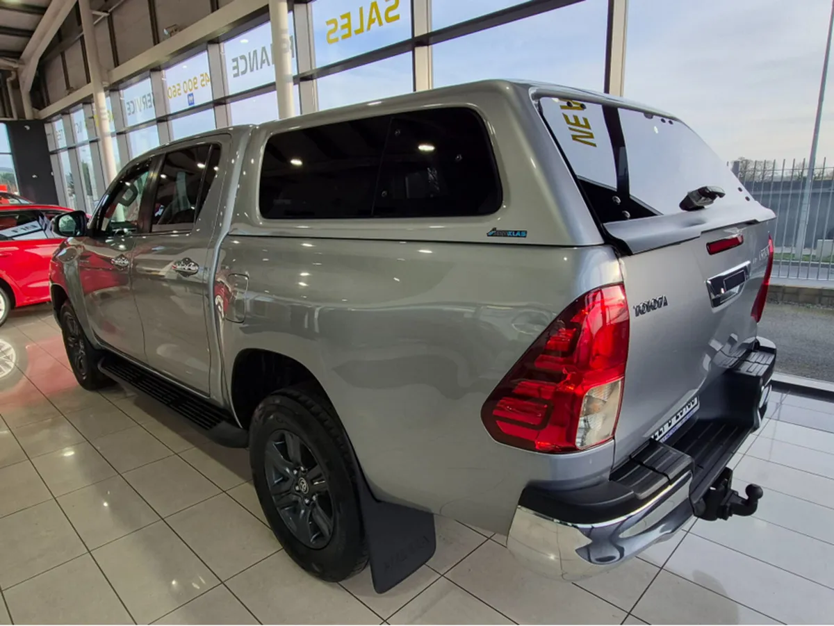 Toyota Hilux 2.4 SR5 DOUBLE CAB 4DR - Image 4