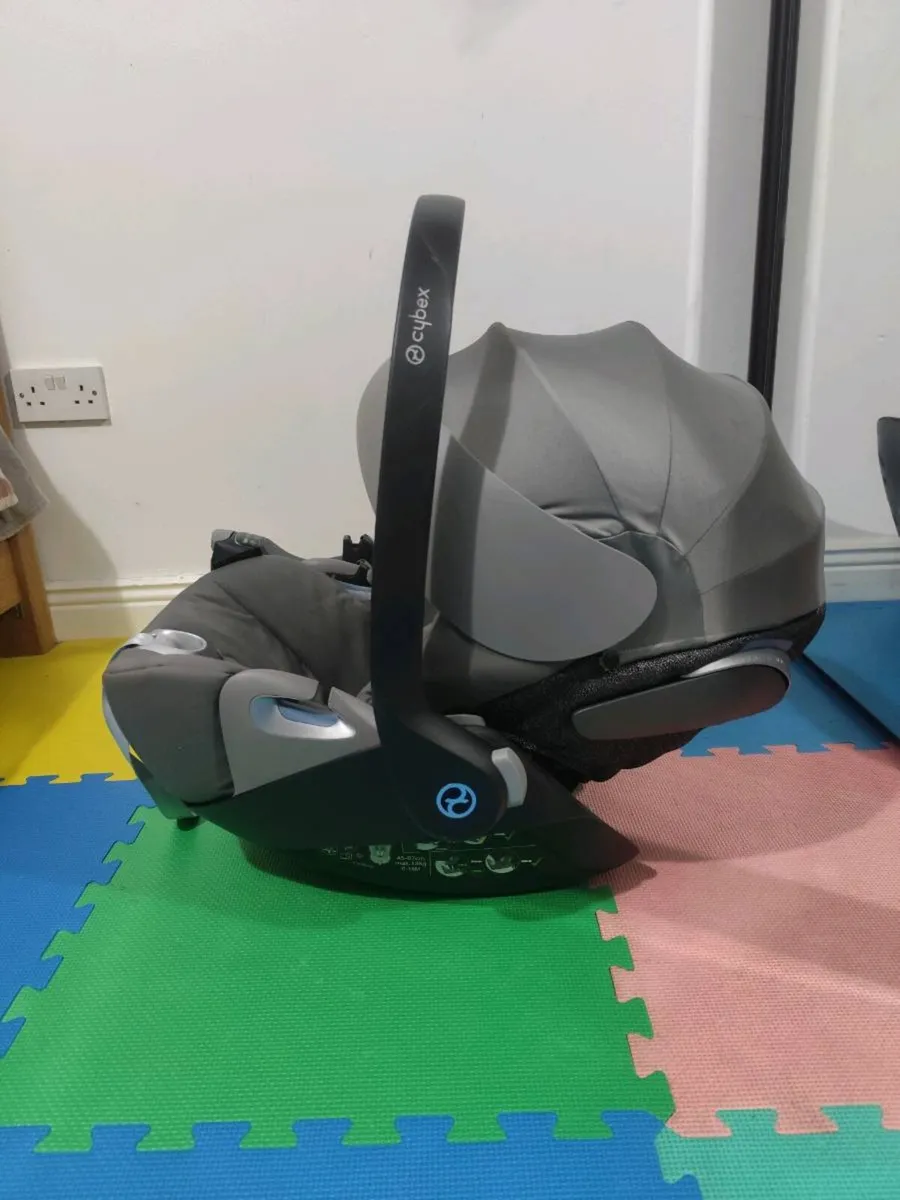 Cybex cloud Z and isofix base - Image 2