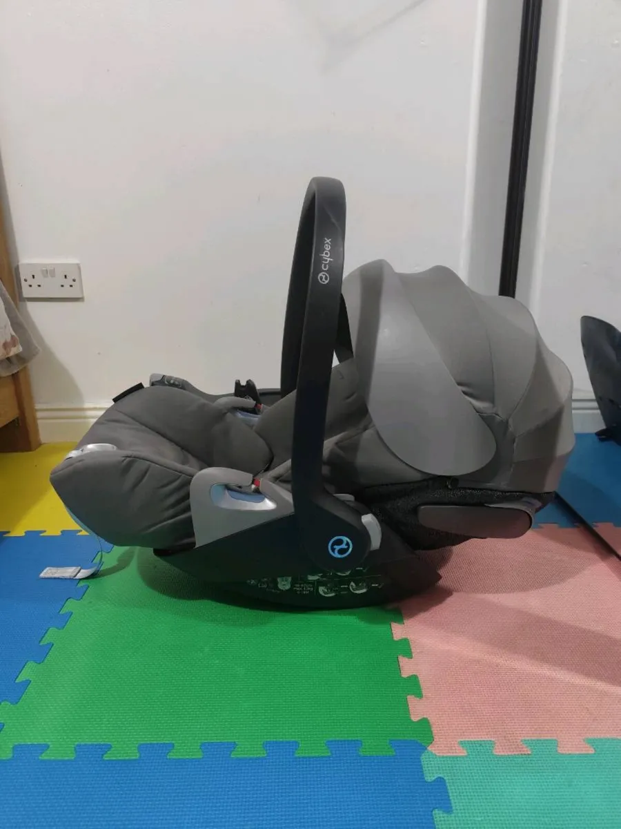 Cybex cloud Z and isofix base - Image 3