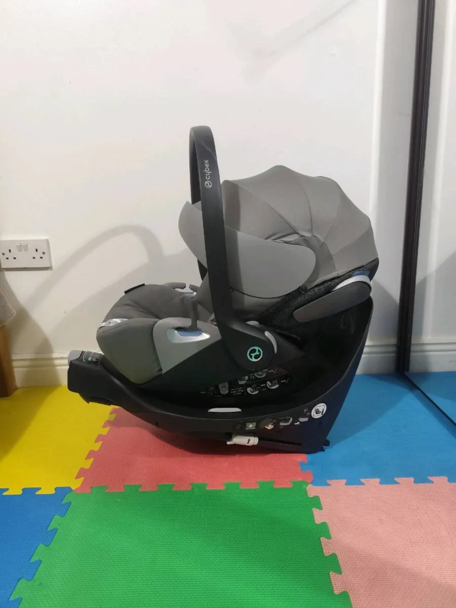 Cybex cloud Z and isofix base - Image 4