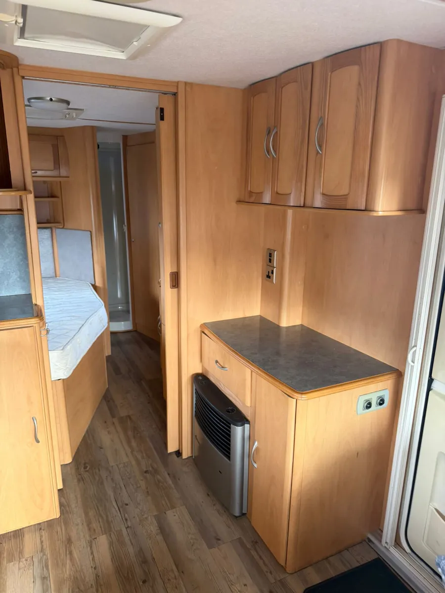 ✨LUNAR LEXON 4 BERTH FIXED BED✨ - Image 4