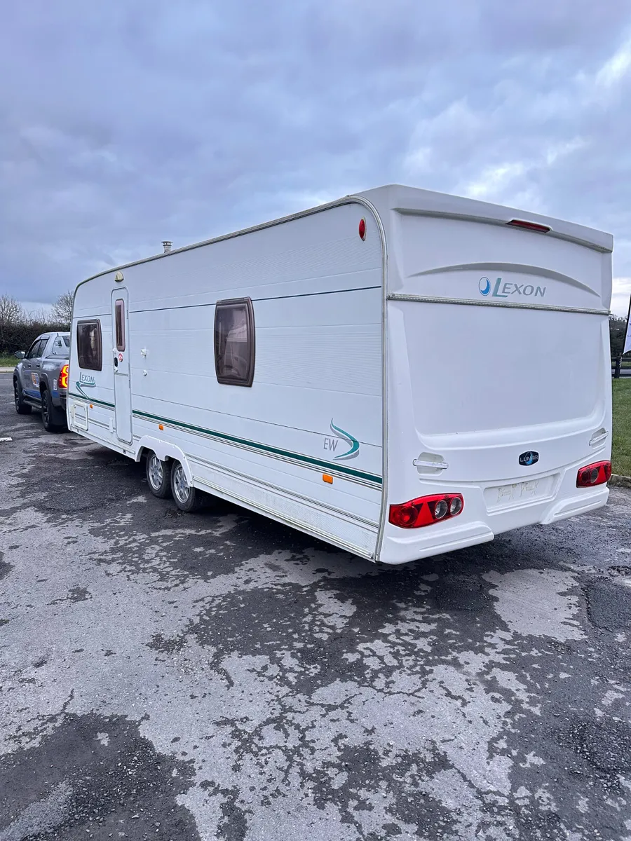 ✨LUNAR LEXON 4 BERTH FIXED BED✨ - Image 2