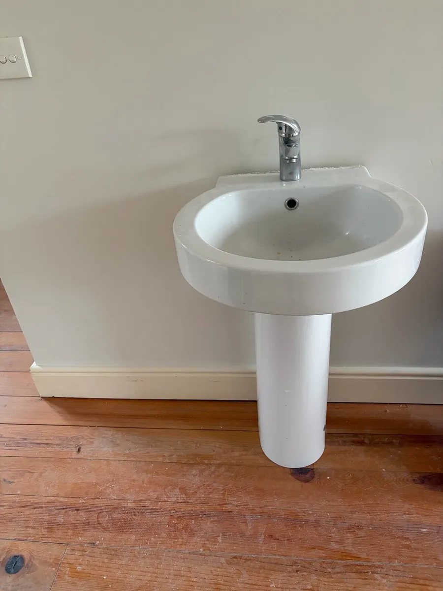 White porcelain sink and pedestal - Image 2