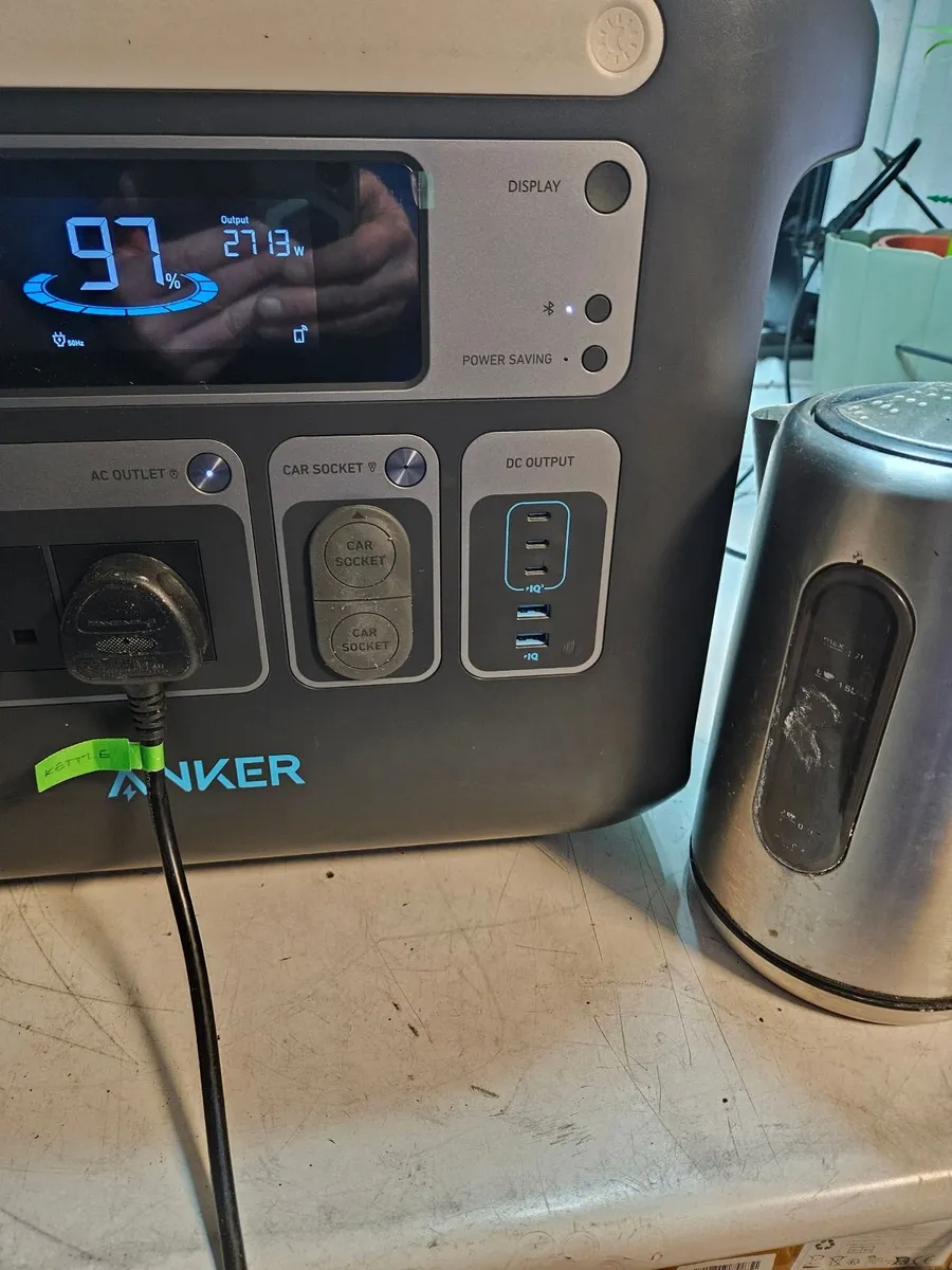 Anker 2700W solar battery 2048Wh power station - Image 3