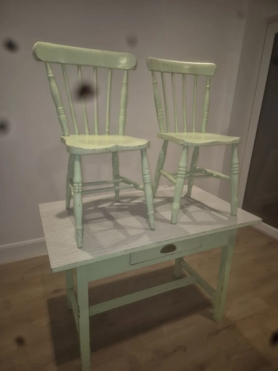 Farmhouse table and chairs - Image 3