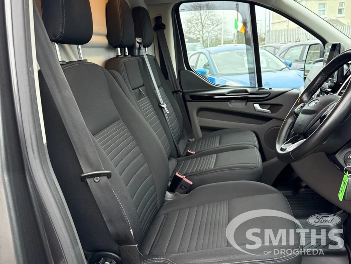 Ford Transit LIMITED 2.0 170PS *AUTO* - Image 4