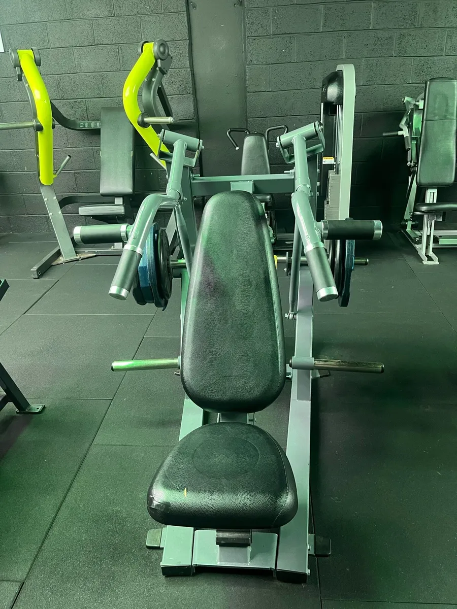 Plate loaded incline chest press - Image 2