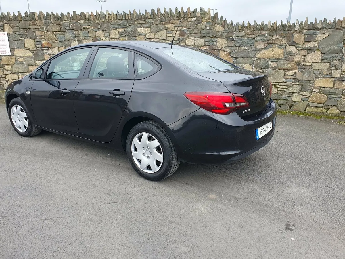 151 Opel Astra 1.4 Petrol (Engine Smokey) - Image 3