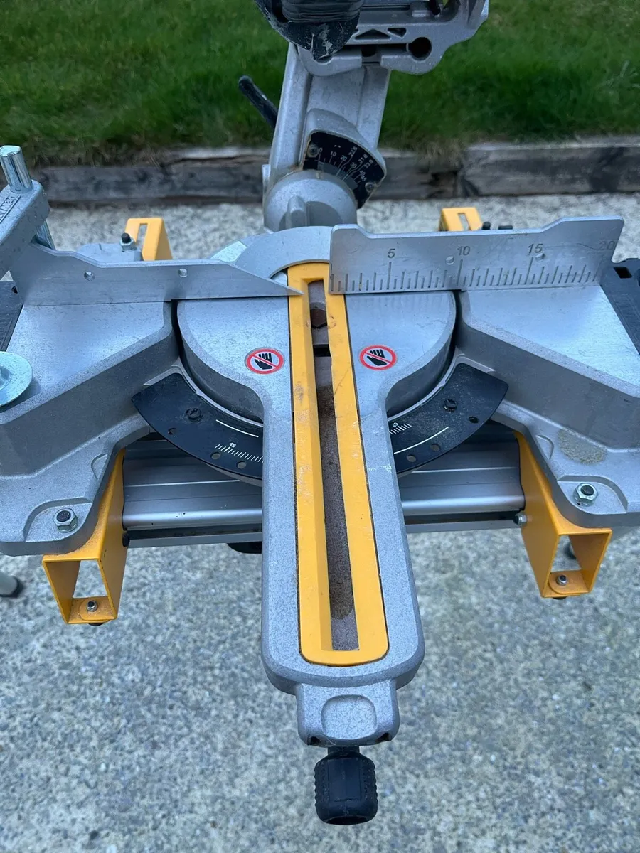 Dewalt mitre saw - Image 3