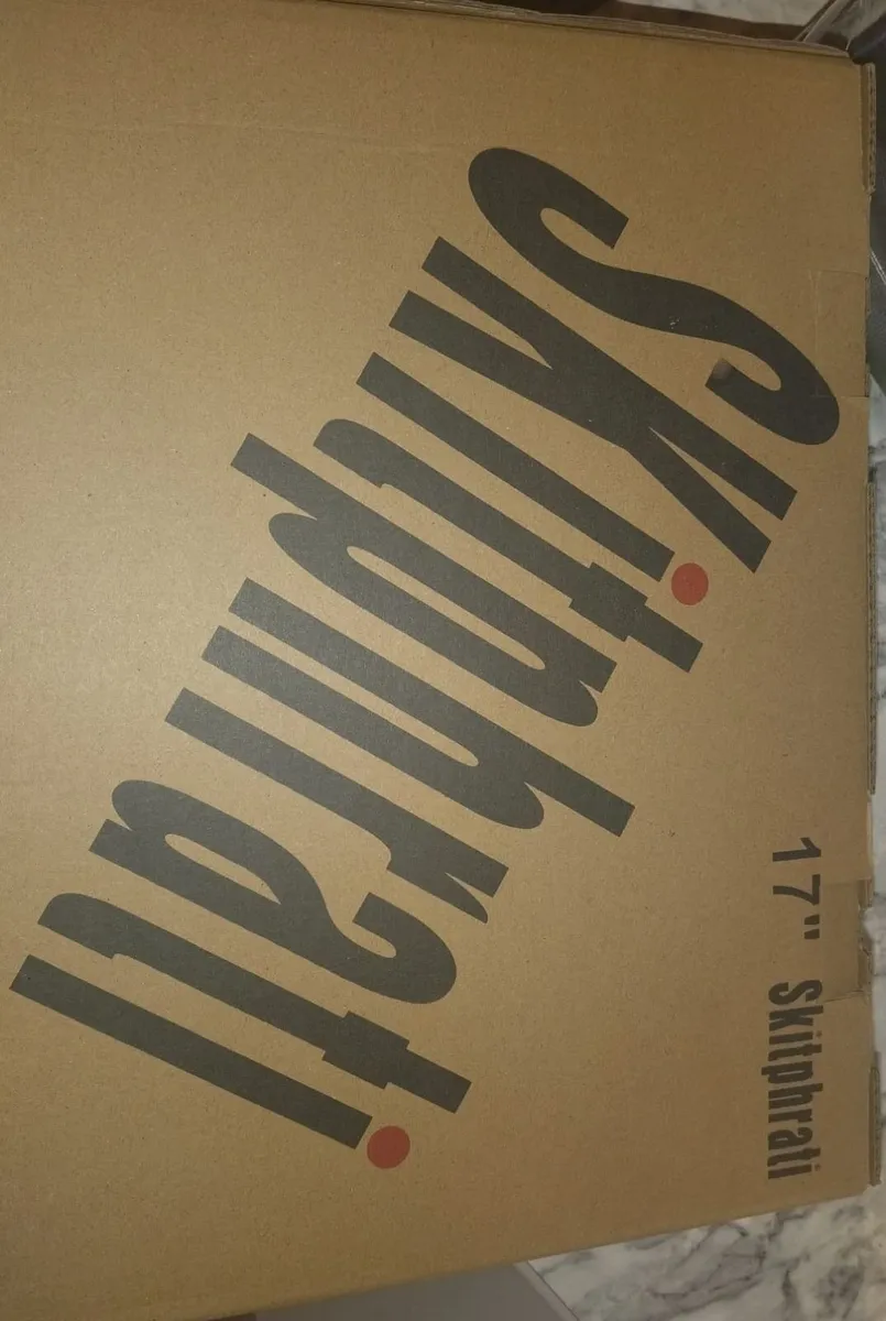 Monitor 17" New - Image 1