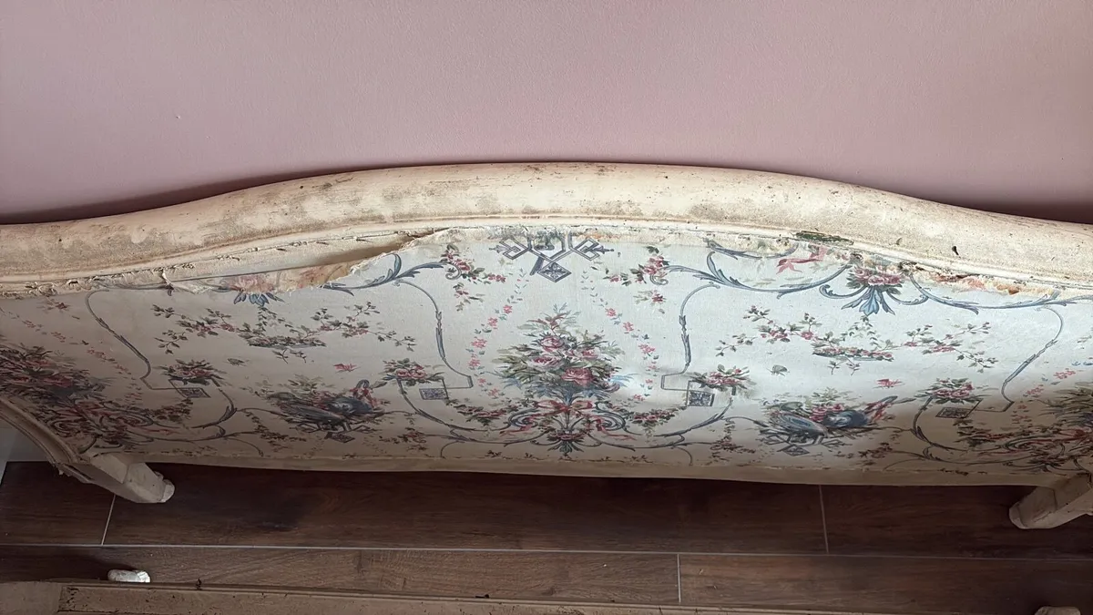 Hand carved bed - Image 2