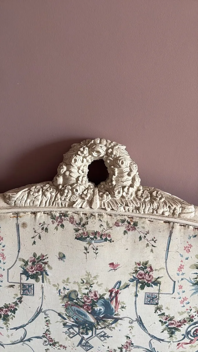 Hand carved bed - Image 3