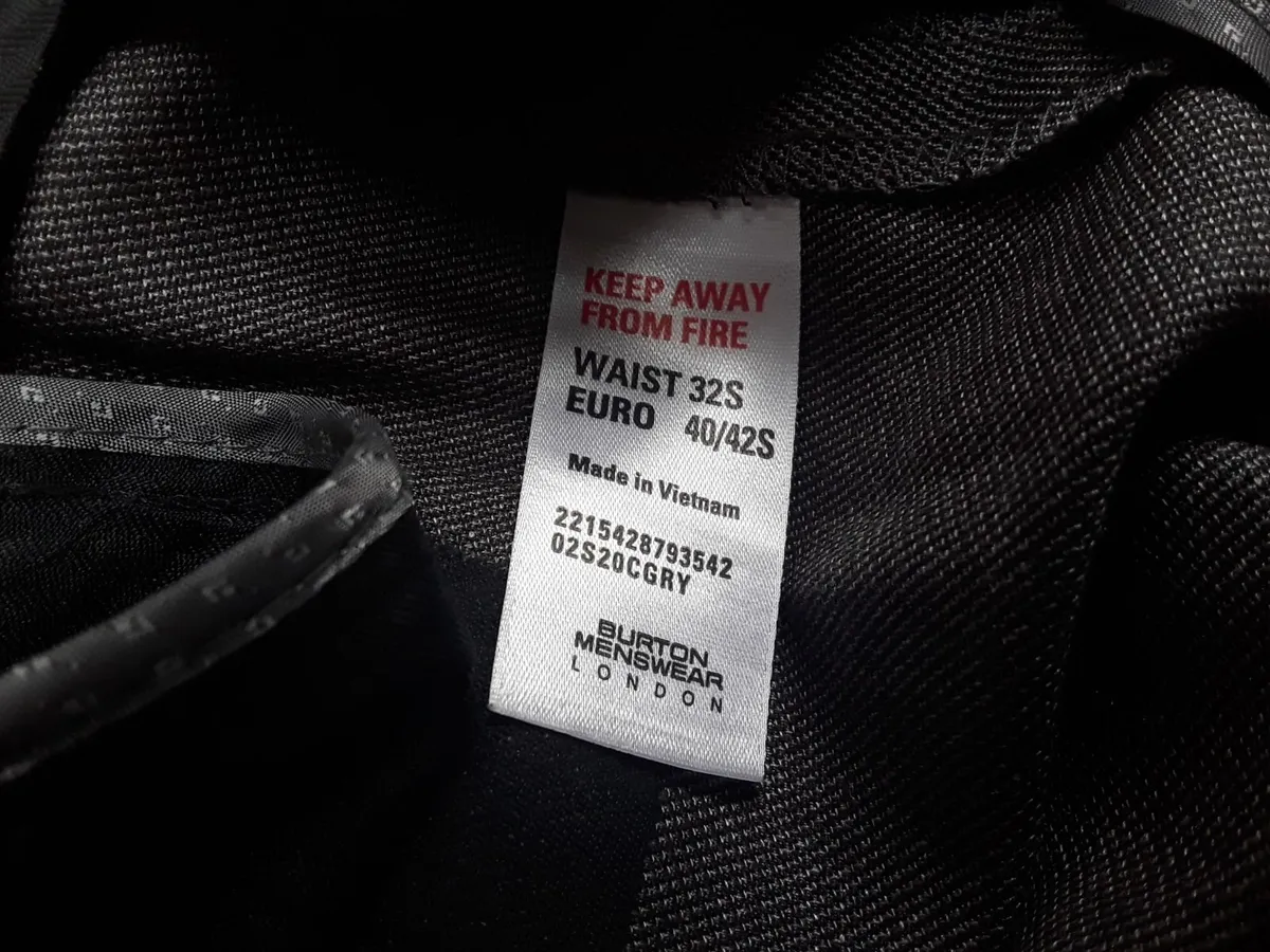 Brand new gents Burton suit - Image 2
