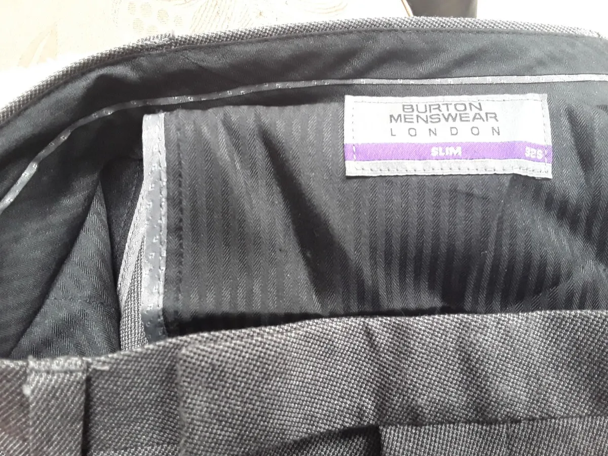 Brand new gents Burton suit - Image 3