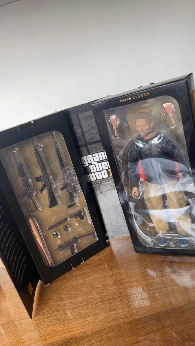 GTA III - 10th anniversary Claude action figure - Image 3