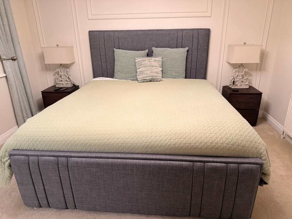 Superking divan base matching head and foot board - Image 1