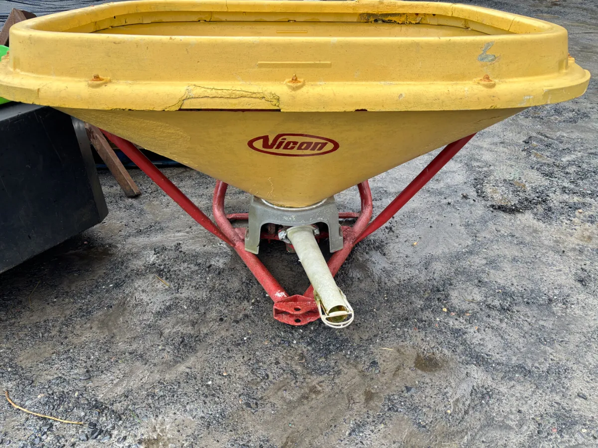 Vicon Fertiliser Spreader - Image 4