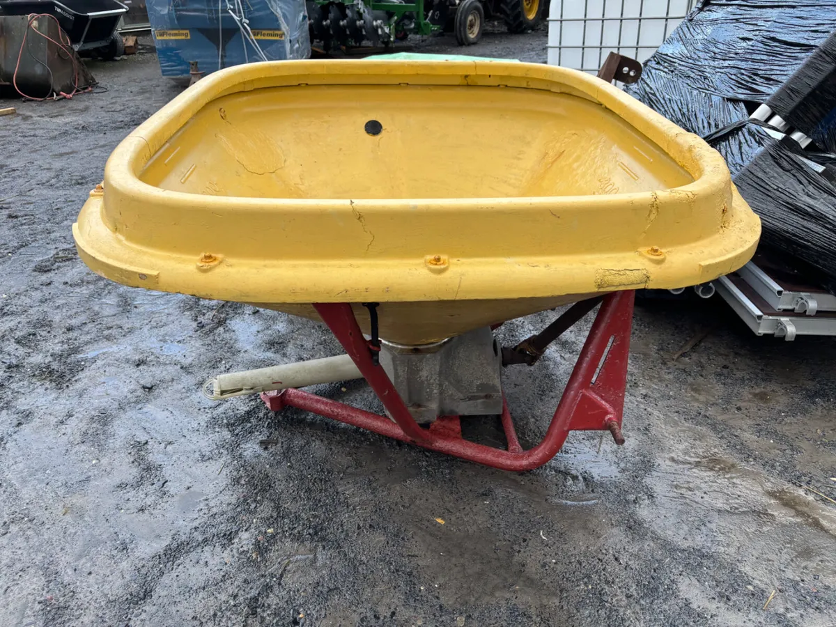 Vicon Fertiliser Spreader - Image 2